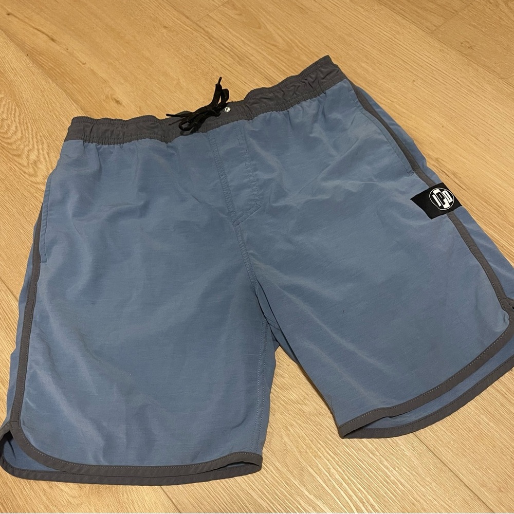 IDP Surf Men’s Medium Swim Trunks Light Blue and Gray